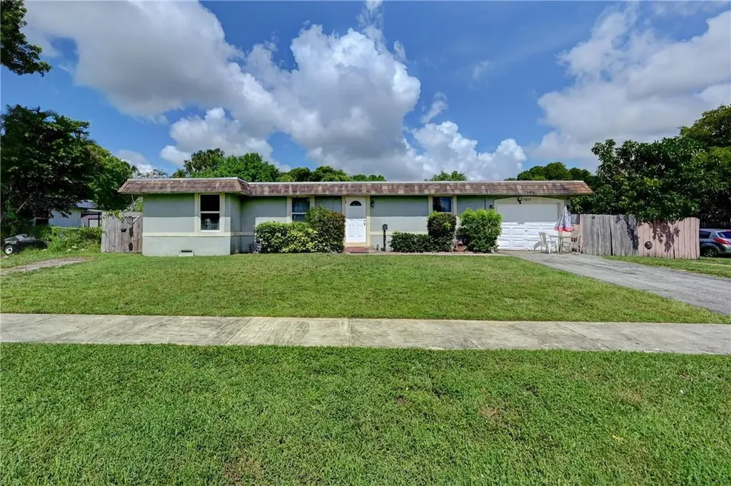 7813 NW 73rd Terrace Tamarac FL 33321