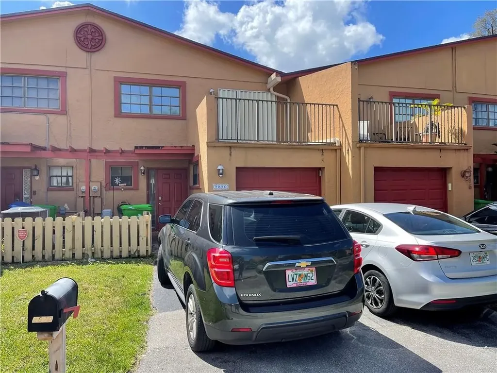 2820 NW 80th Avenue Sunrise FL 33322
