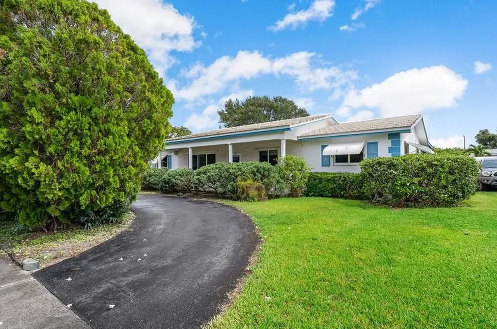 4901 Grant Street Hollywood FL 33021