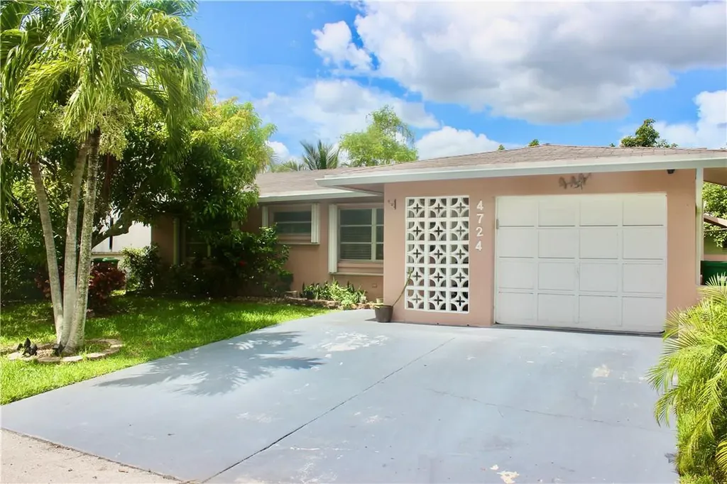 4724 NW 50th Court Tamarac FL 33319