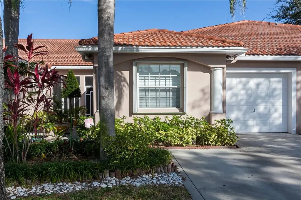 18463 Via Di Sorrento Boca Raton FL 33496