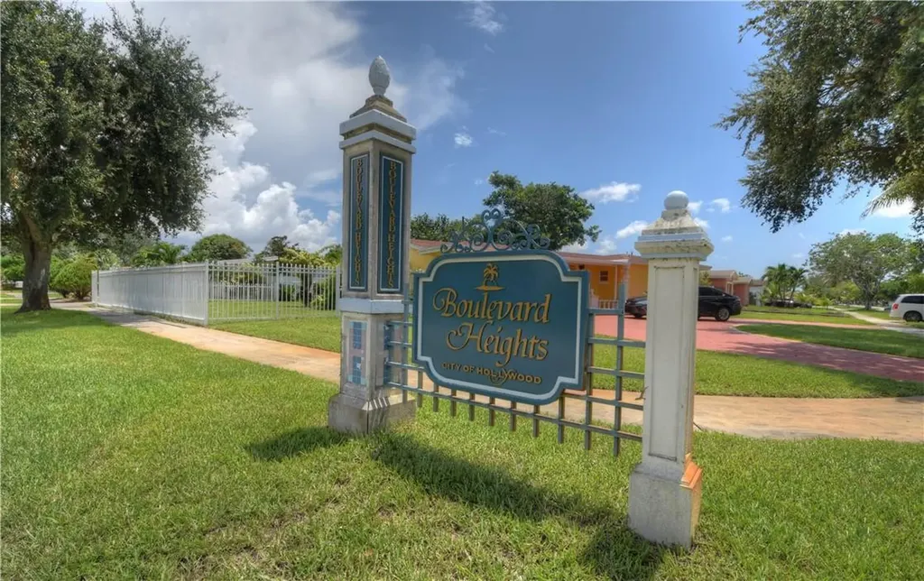 1127 N 76th Terrace Hollywood FL 33024