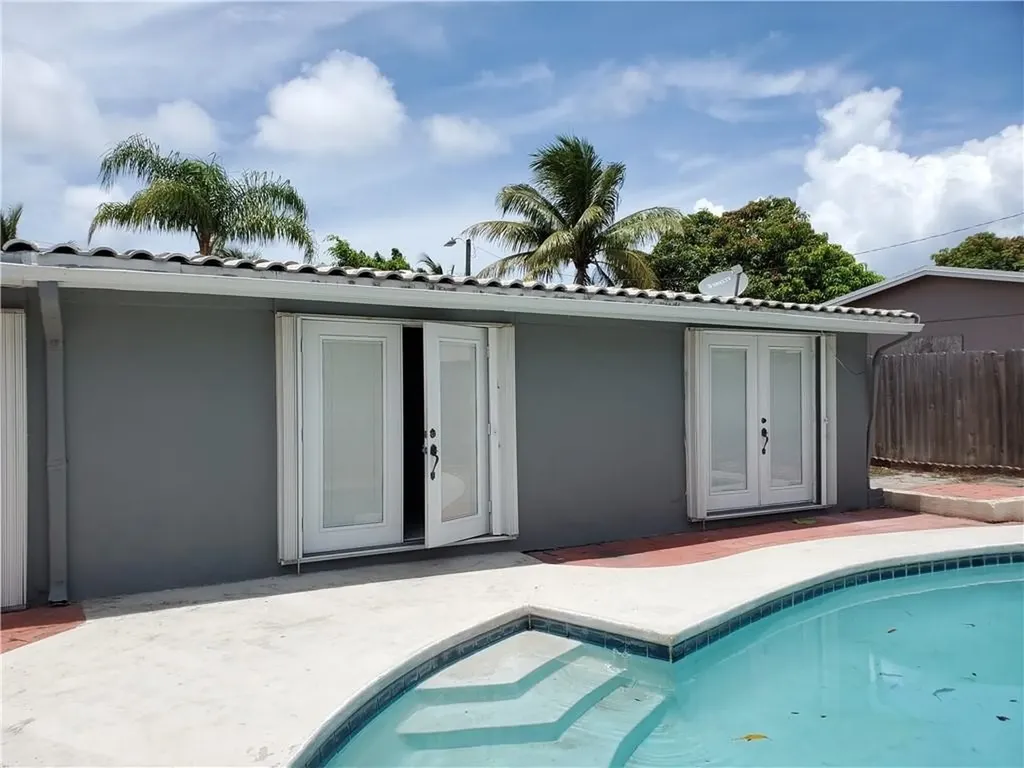110 NE 23rd Court Pompano Beach FL 33060