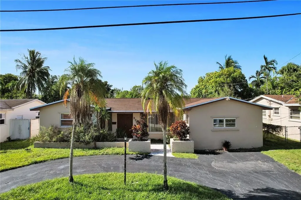 2350 NE 194th Street Miami FL 33180