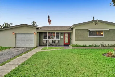 7121 SW 14th Street Pembroke Pines FL 33023