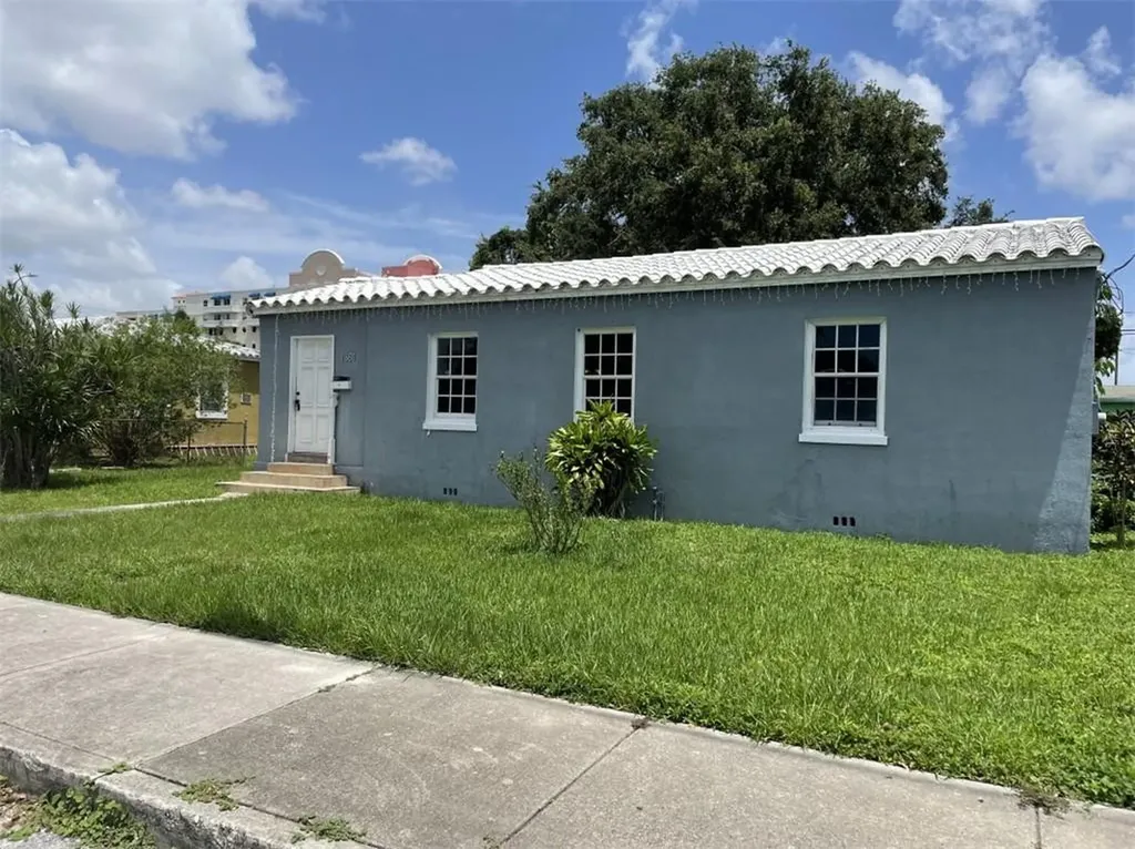 1381 NW 52nd Street Miami FL 33142