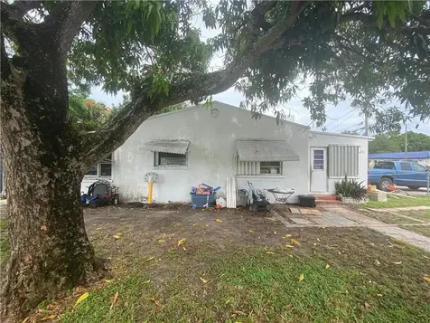 1001 NE 34th Street Oakland Park FL 33334