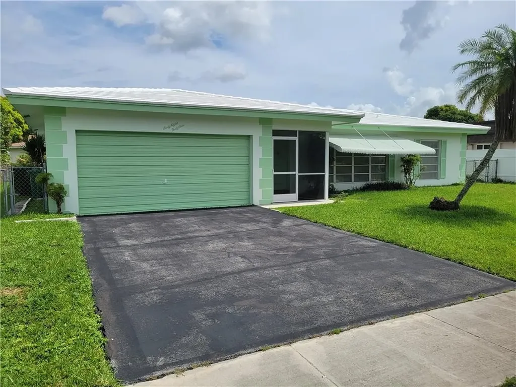6841 NW 81st Court Tamarac FL 33321