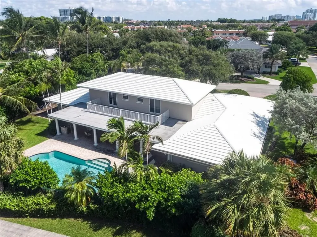 2 Mendota Lane Sea Ranch Lakes FL 33308