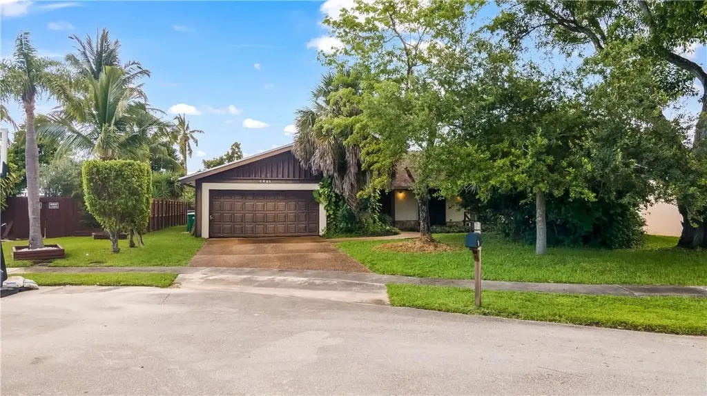 5621 NW 55th Lane Tamarac FL 33319