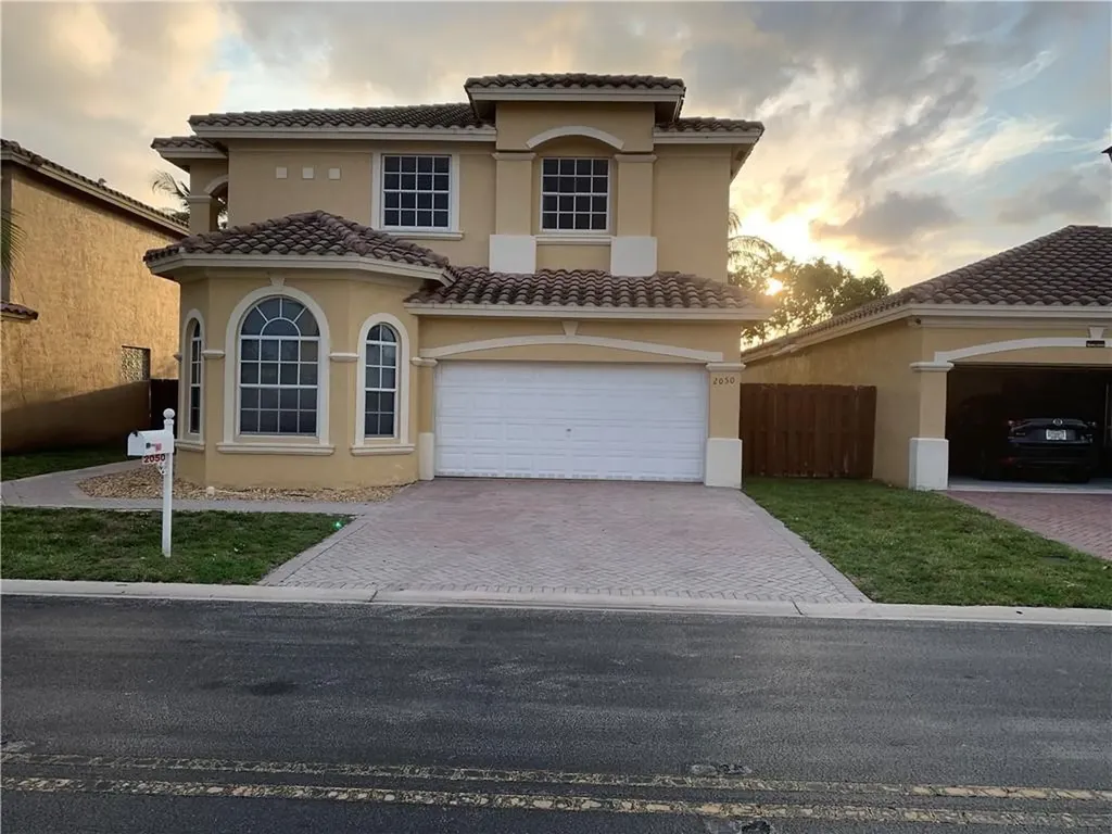 2050 NW 98th Way Pembroke Pines FL 33024