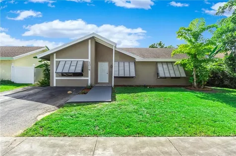 1314 SW 82nd Terrace North Lauderdale FL 33068