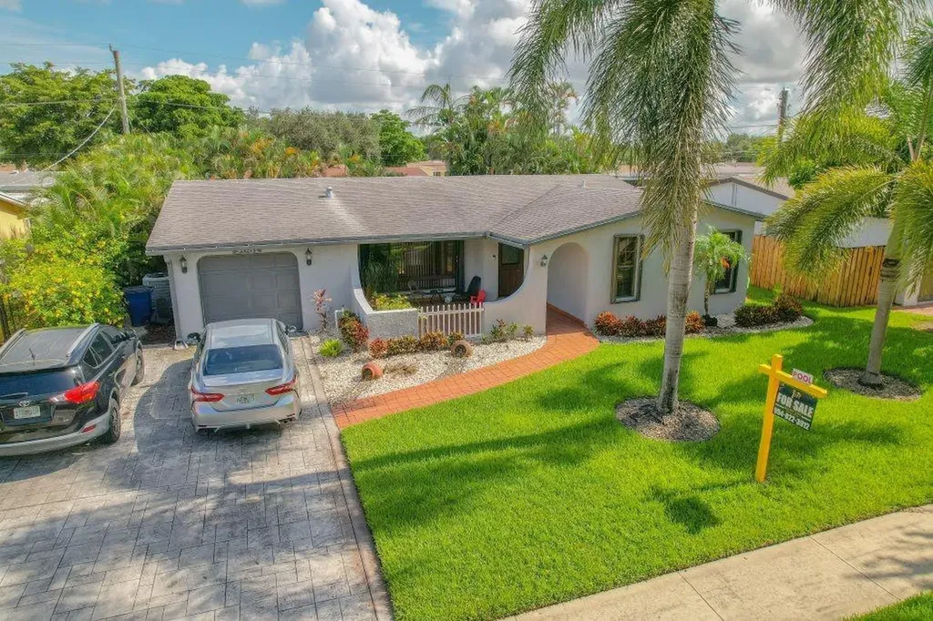 9081 SW 55th Court Cooper City FL 33328
