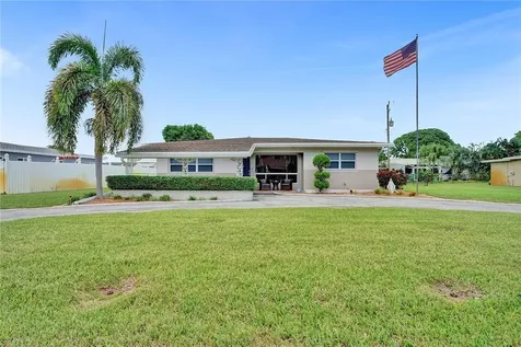 7011 SW 14th Street Pembroke Pines FL 33023