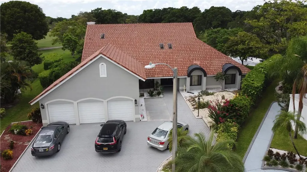 8655 Banyan Way Tamarac FL 33321