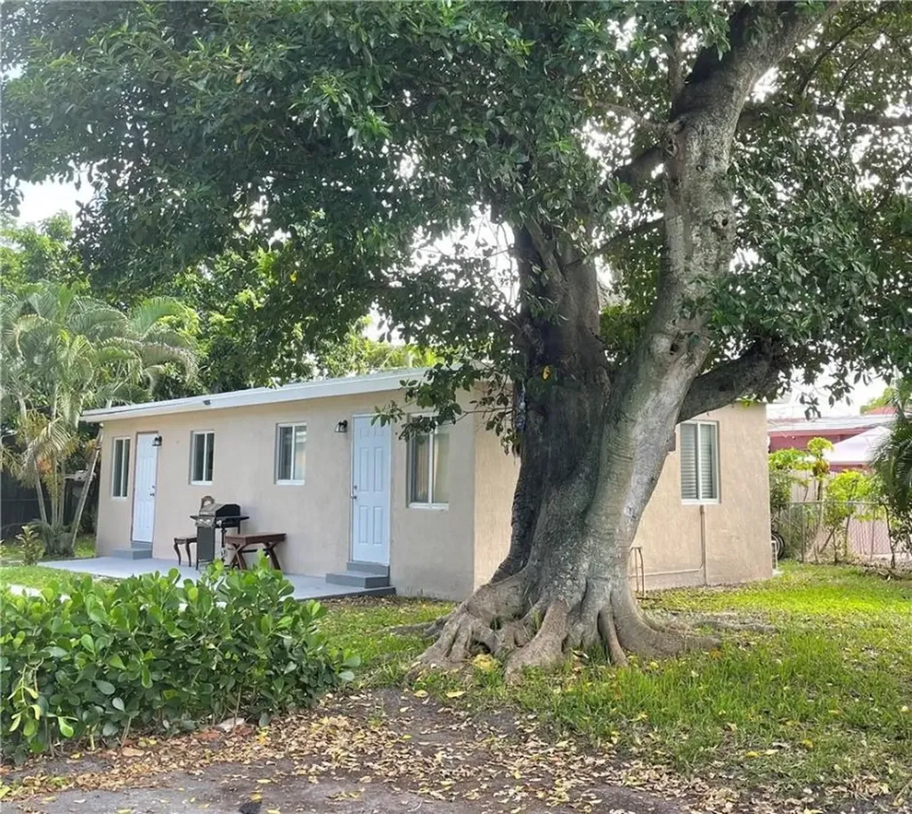 6326 Lincoln Street Hollywood FL 33024