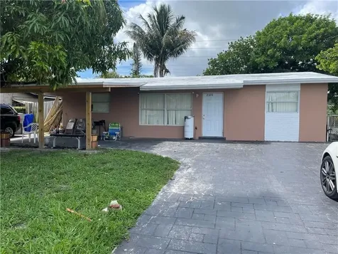 2320 NW 11th Court Pompano Beach FL 33069