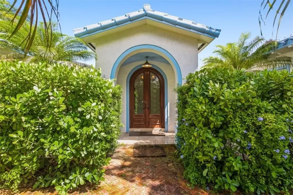 180 Buttonwood Drive Key Biscayne FL 33149