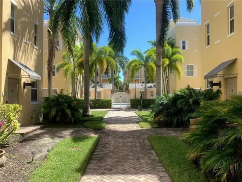 2308 Vintage Circle Lighthouse Point FL 33064