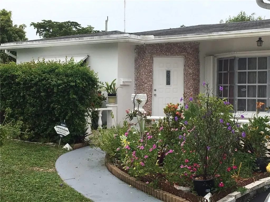 4299 NW 50th Terrace Lauderdale Lakes FL 33319