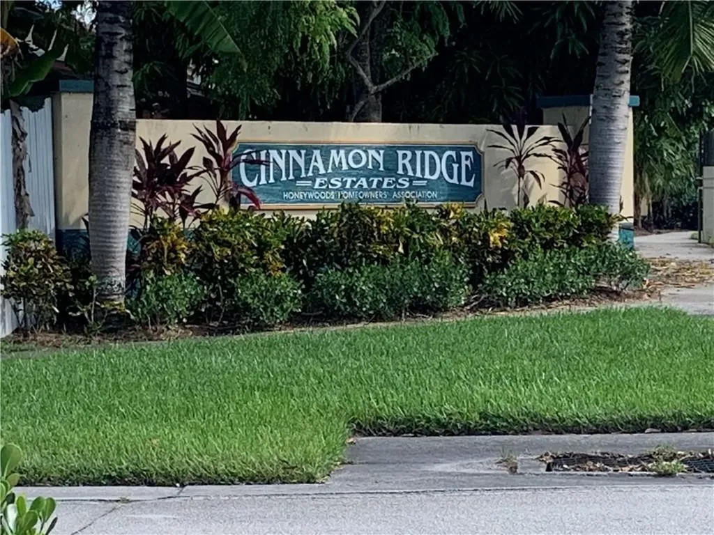 961 SW 87th Terrace Pembroke Pines FL 33025