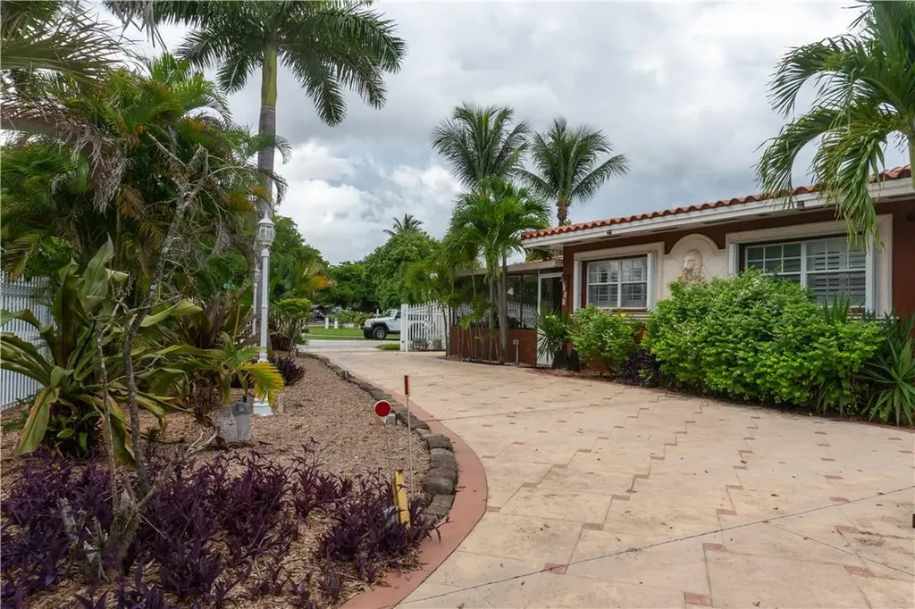 531 W 65th Street Hialeah FL 33012