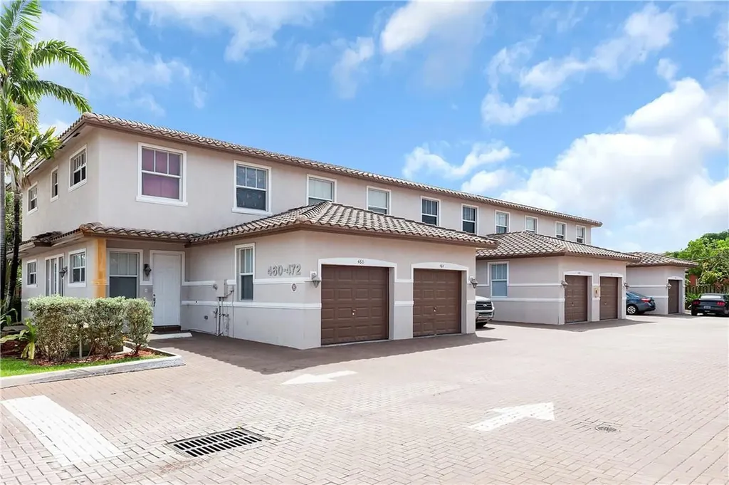 476 NW 43rd Street Oakland Park FL 33309