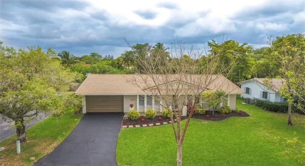 7511 NW 40th Place Coral Springs FL 33065