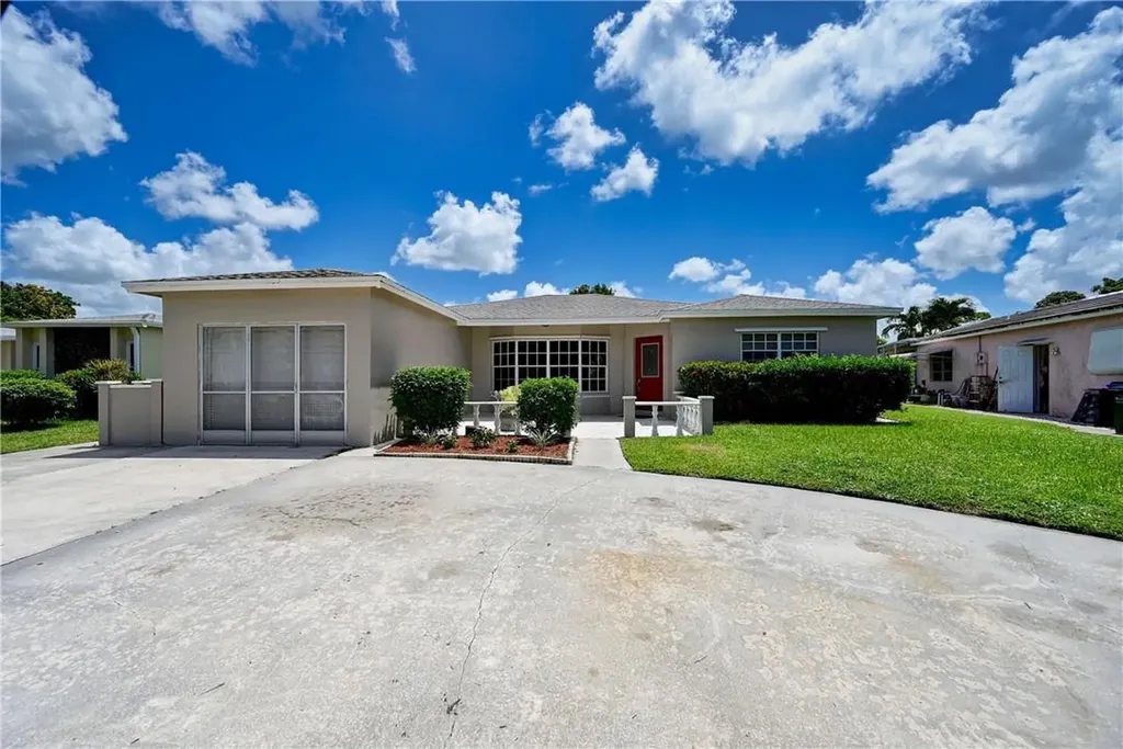 985 SW 50th Way Margate FL 33068