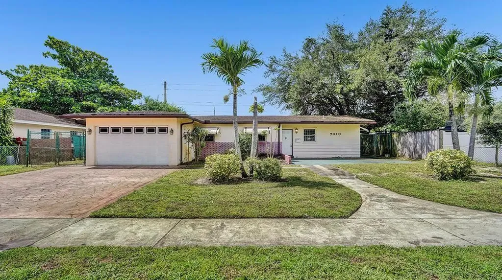 7010 Tyler Street Hollywood FL 33024