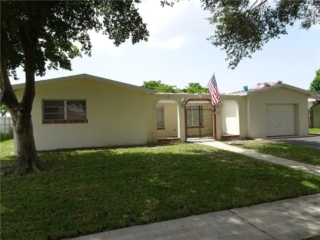 1960 NW 85th Way Pembroke Pines FL 33024