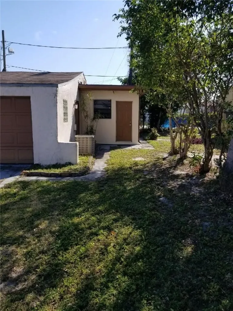 2104 Monroe Terrace Hollywood FL 33020