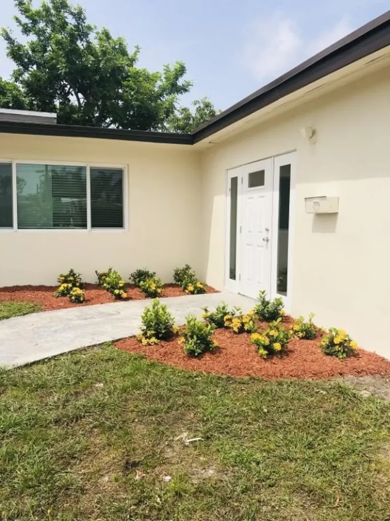 2811 Cleveland Street Hollywood FL 33020
