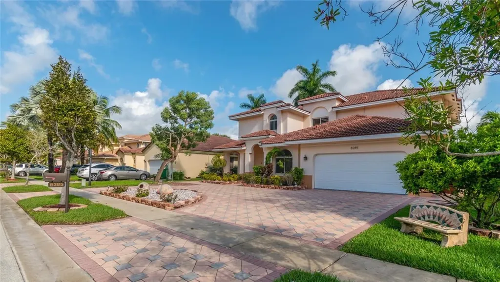8285 Phoenician Court Davie FL 33328