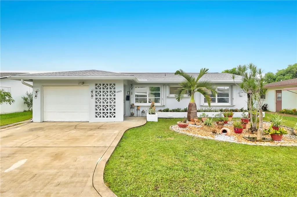 4923 NW 55th Court Tamarac FL 33319