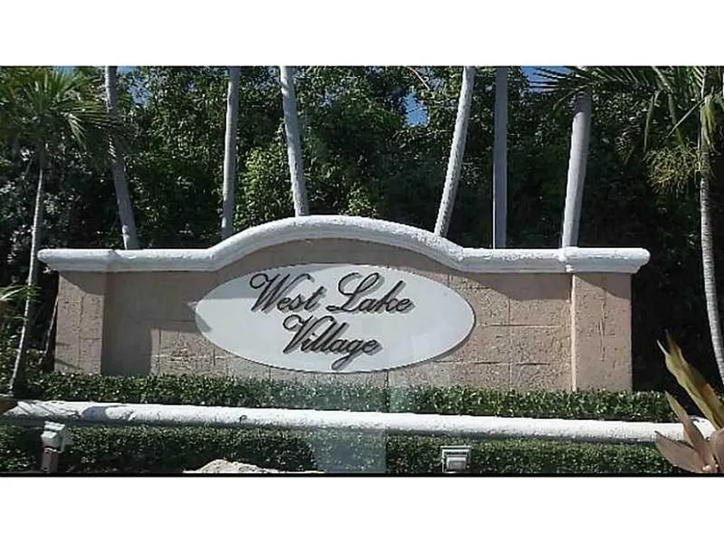 1095 Oysterwood Street Hollywood FL 33019