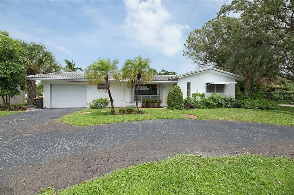 2671 NE 53rd Court Lighthouse Point FL 33064