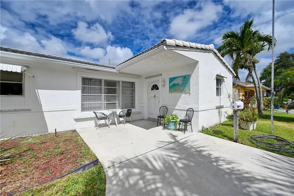 1914 N 31st Court Hollywood FL 33021