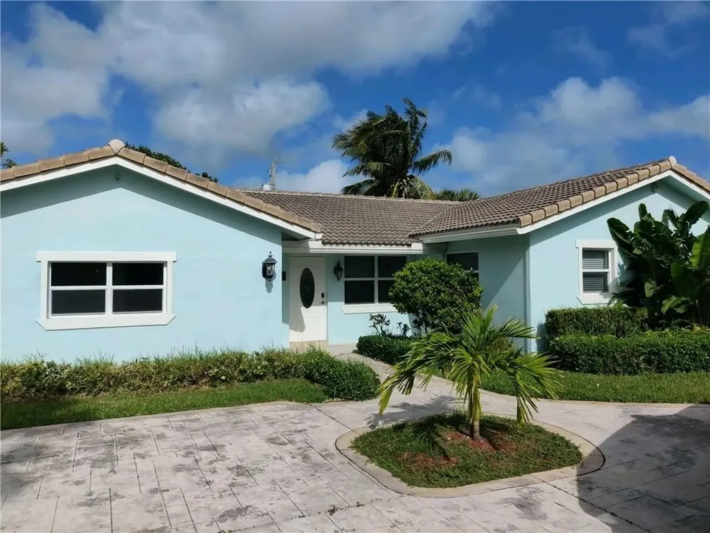 2405 SE 7th Street Pompano Beach FL 33062