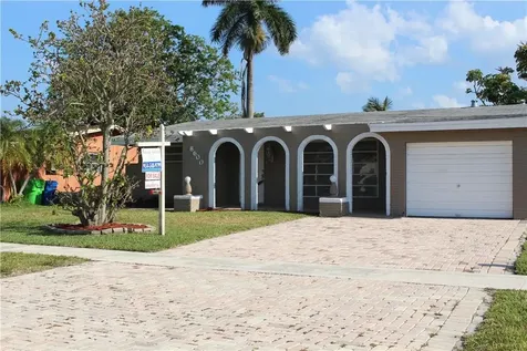 8600 NW 27th Place Sunrise FL 33322