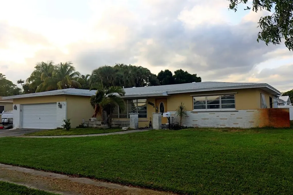 8651 NW 17th Court Pembroke Pines FL 33024