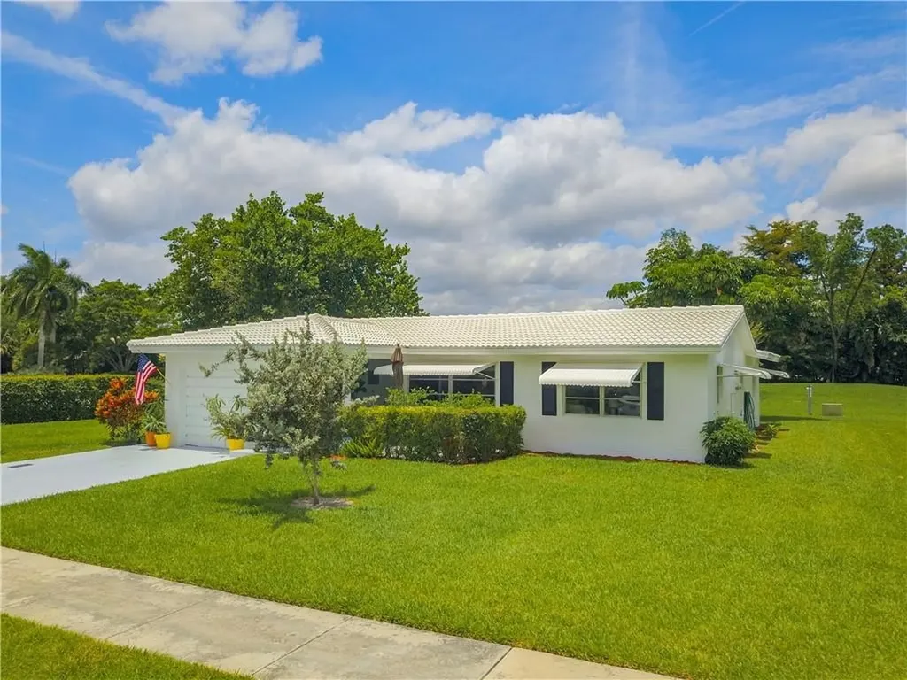 9031 NW 17th Street Plantation FL 33322