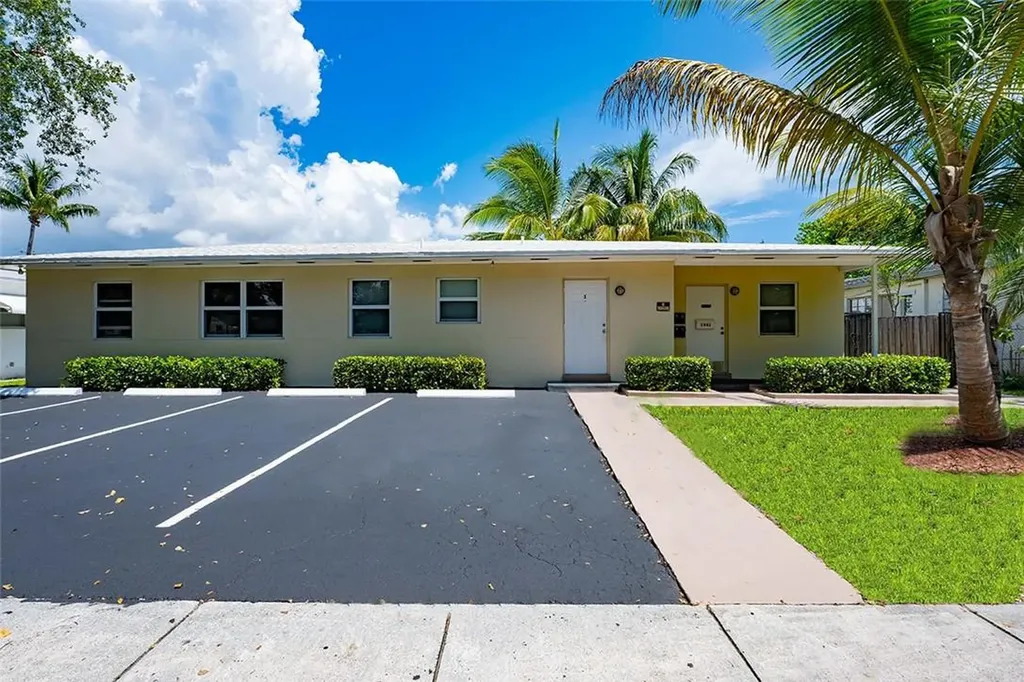 1941 Washington Street Hollywood FL 33020