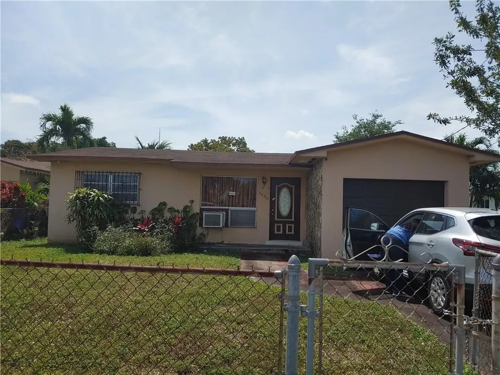 5636 SW 19th Street West Park FL 33023
