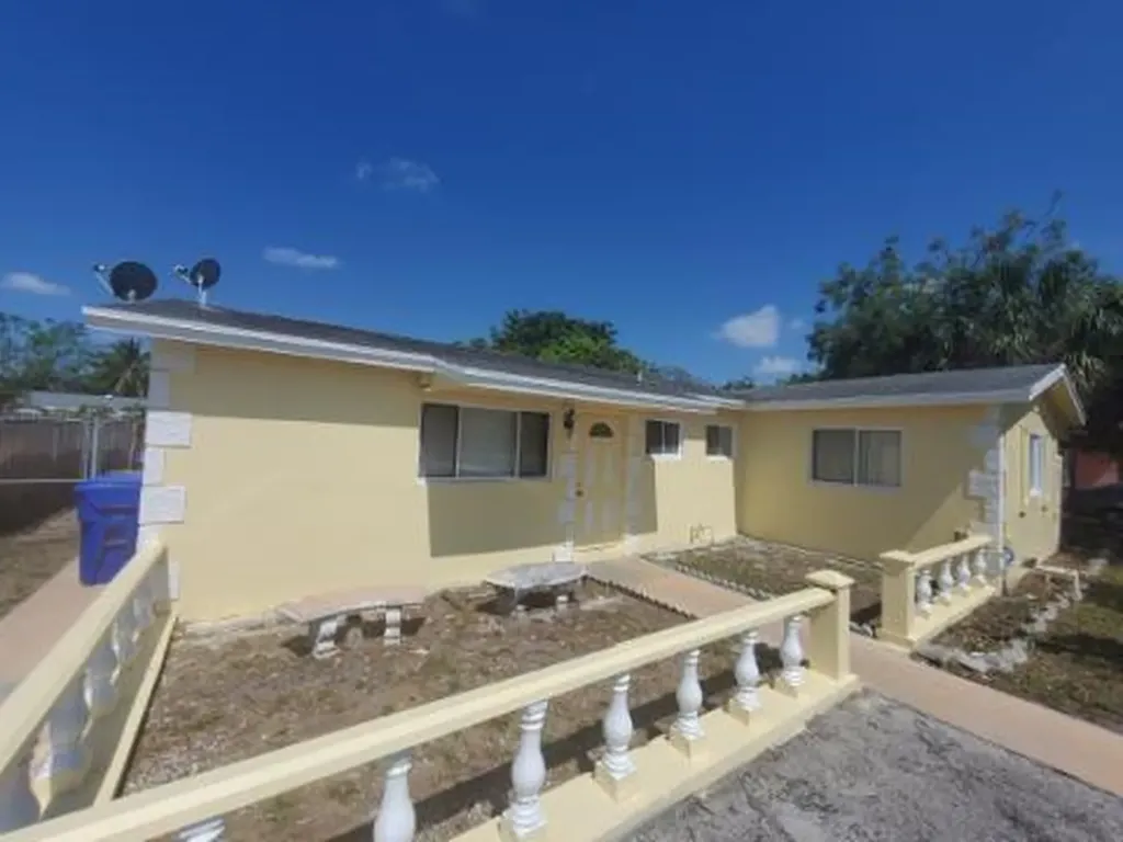 513 SW 71st Avenue North Lauderdale FL 33068