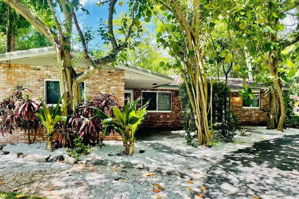 4301 NW 20th Avenue Oakland Park FL 33309