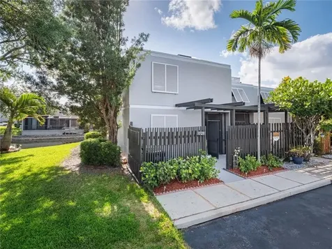 1523 NW 113th Way Pembroke Pines FL 33026