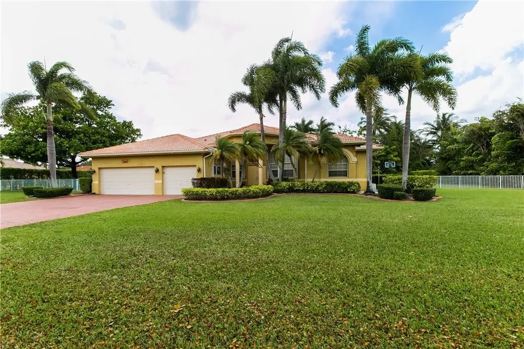 13127 Majestic Way Cooper City FL 33330