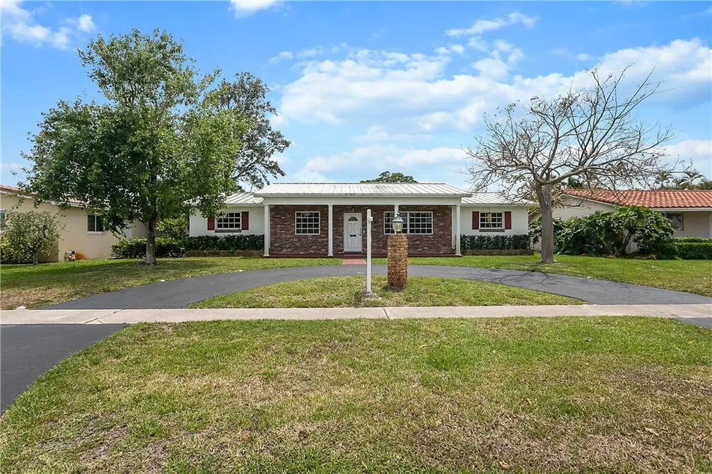 5206 Roosevelt Street Hollywood FL 33021