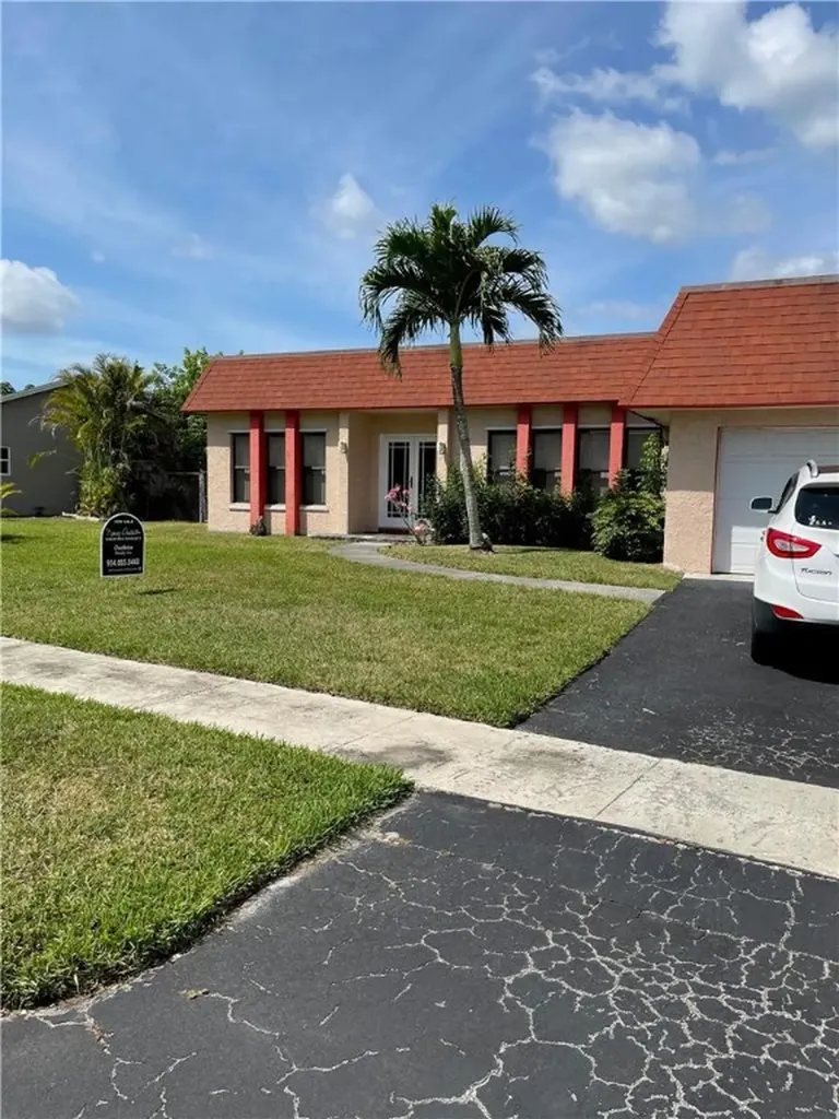 5205 SW 87th Avenue Cooper City FL 33328